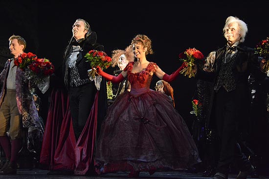 Gelungene Premiere am 06.10.2016: Polanskis "Tanz der Vampire" im Deutschen Theater vom 05.10.2016-15.01.2017 (Foto: Ingrid Grossmann)